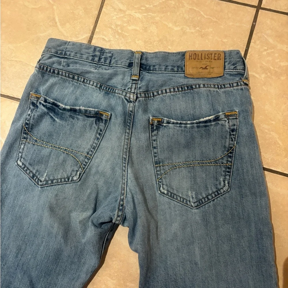 Distressed Hollister Jeans‎